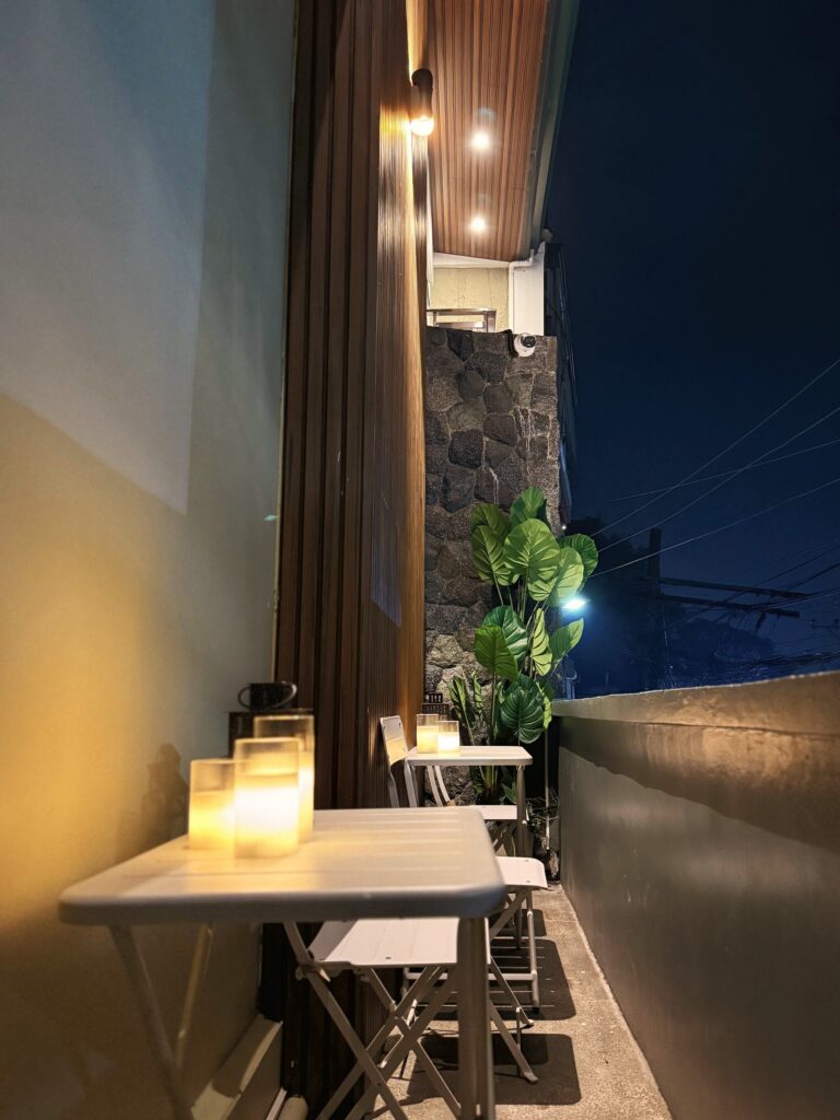 AP3 Residences Baguio - Balcony Night